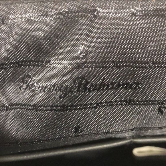 Tommy Bahama caramel brown leather shoulder bag in like new condition #pockets! - Picture 7 of 12